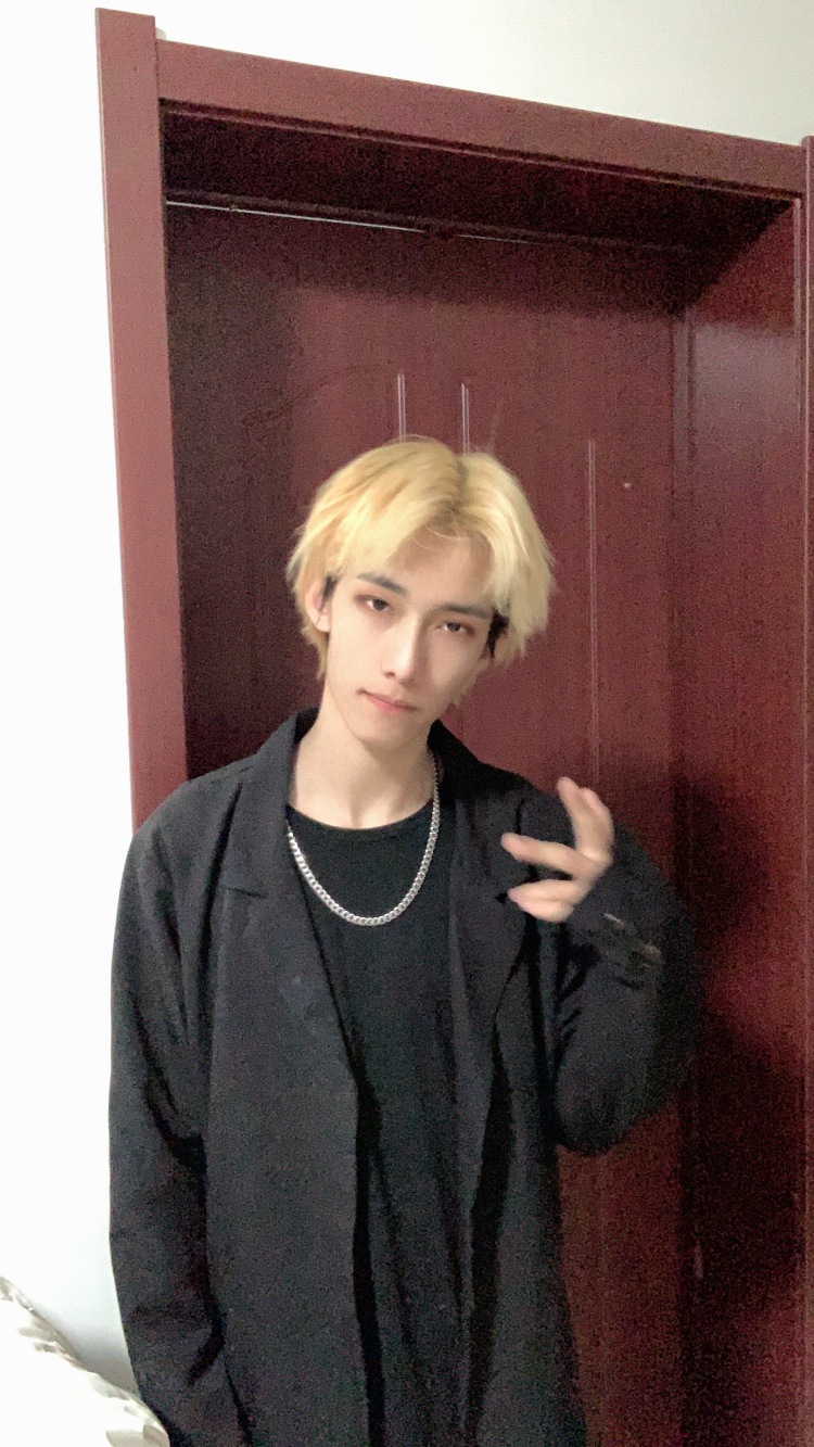 安自修.-天津市·天津市·宁河区-抖音-男模179. 47kg. 各种风格都能驾驭,如有些照片让我感到不适我会当场拒绝祝合作愉快