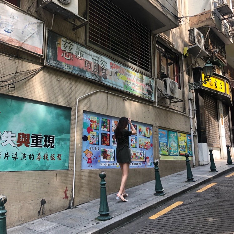 星星-重庆市·重庆市·沙坪坝区-抖音、小红书、微博-更希望合作寄拍，拍摄时间多为周末和不上课的空闲时间，地点在重庆主城咖啡厅、甜品店、酒店都可以，好看就行.