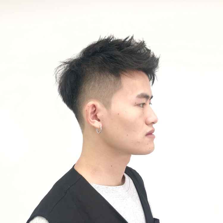 耀星-广东省·广州市·海珠区--寻找男模特。帮助发型设发型  头发长度偏长一点   18岁到28岁之间   衣着整洁