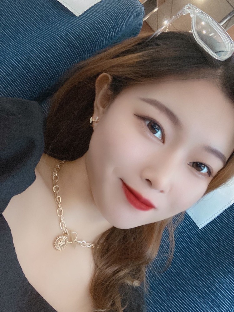 你别吭-浙江省·金华市·金东区--本人164体重115微胖girl，介意的绕道，不是专业模特，只是酷爱拍照📷，希望有机会合作
喜欢的风格：中性、港风、轻熟风、森系