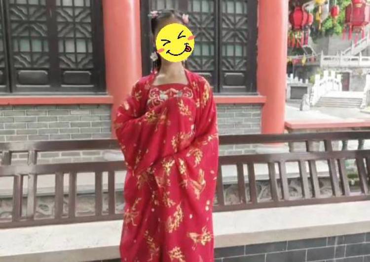 风轻-广东省·深圳市·宝安区--一个人在广东漂泊，喜欢汉服，爱拍摄，希望能找到一群志同道合的人。