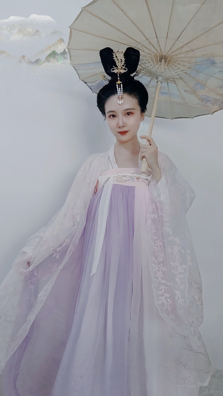 狐仙卿卿-湖北省·武汉市·江岸区--喜欢汉服，拍摄汉服、jk、lo娘、小清新、给淘宝网店做模特、寄拍等都可以，除了特别性感的不接受，愿意尝试各种风格~
