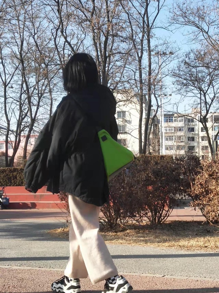 酸杏仁🍋-辽宁省·葫芦岛市·连山区--素人素人，是学生，直接寄拍，禁暴露，身高160体重82，有意者联系