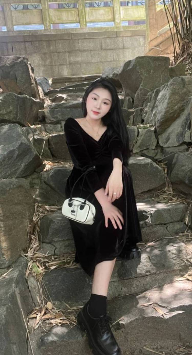 晚风-江西省·南昌市·南昌县--接寄拍！🙋 费用协商
可甜可盐！什么风格都可以！
身高168  体重122🌹