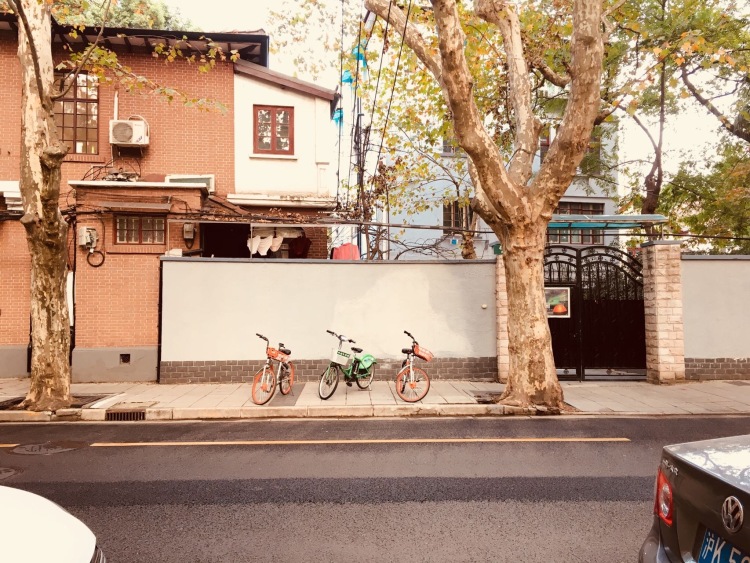 不会拍人的摄影-上海市·上海市·徐汇区--周末没事，希望去扫街拍照📷，有喜欢的伙伴，可以一起。
地址上海。
一般拍静物和风景，目前想练下人像。