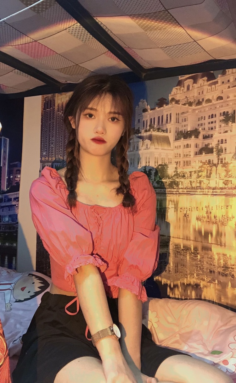 小杨睡不着.🎀-贵州省·安顺市·西秀区-抖音、快手-本人身高158,体重48kg ,兴趣爱好:拍照📷 、风格就是性感风、甜美可爱风、辣妹风格 、中性风格
