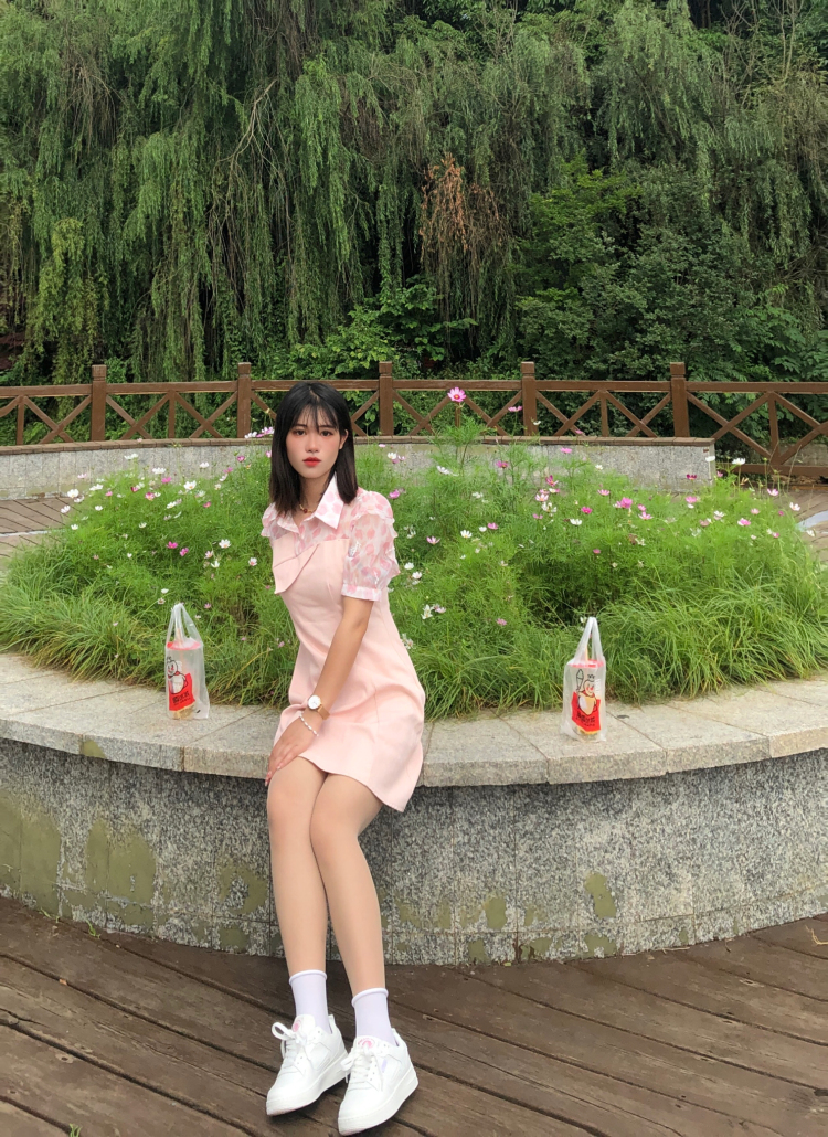 小杨睡不着.🎀-贵州省·安顺市·西秀区-抖音、快手-本人身高158,体重48kg ,兴趣爱好:拍照📷 、风格就是性感风、甜美可爱风、辣妹风格 、中性风格