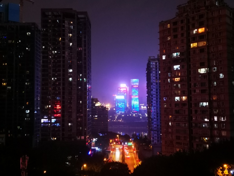 柴米油盐-重庆市·重庆市·渝中区--从来没拍过人像，最近想试试，
以前一般都是拍拍风景照片
或者睡不着时出门
拍一些晚上城市照片