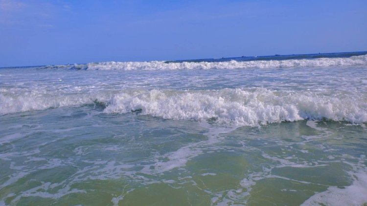 北海银滩旅游区-广西壮族自治区·北海市·银海区-来北海怎么能错过日落，而北海银滩作为游客必打卡，节假日真的都是人人人！嘘~知道这的人还不多，绝对可以拍照 C 位！.——