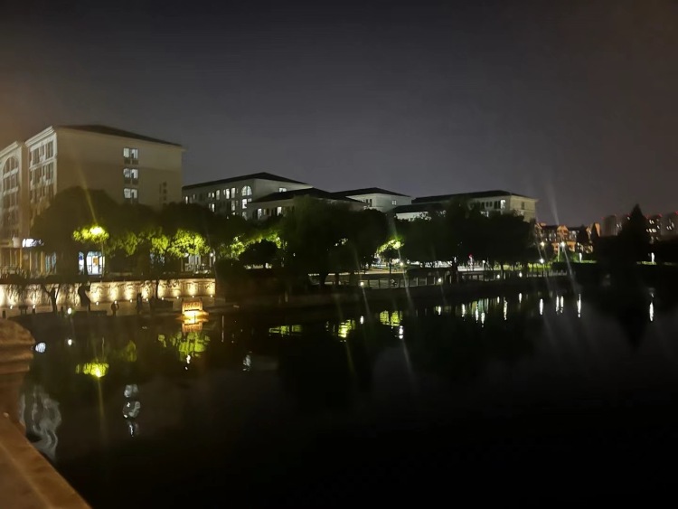杭州临空SOHO创意港-浙江省·杭州市·上城区-浙江省杭州市上城区距离西湖有点近 可地铁直达很快不怎么耽误时间