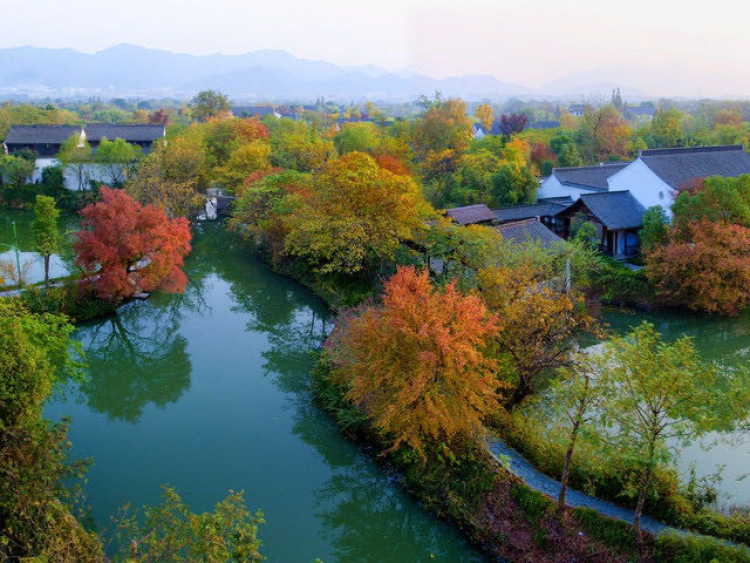 西溪国家湿地公园-浙江省·杭州市·西湖区-西溪湿地水横纵错,环境清幽,水道如巷、河汊如网,鱼塘栉比、诸岛棋布,每个季节都有不同景色,值得一去的!
适合拍摄古风,汉