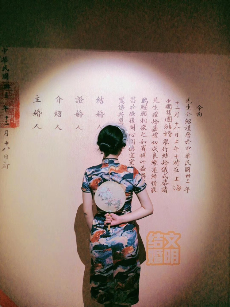 民国物语博物馆-天津市·天津市·和平区-每个女孩子都应该穿一次旗袍 民国女子 明丽婉约
这里环境很还原民国时期 人流量挺大的 但是服饰很好看 还可以做民国发型