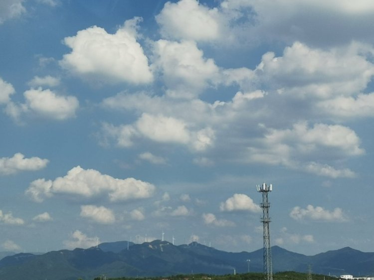 赵巷马术体育运动体验中心-上海市·上海市·青浦区-马场风格，场地开阔，视野很好，很好的拍摄地，可以租马拍摄，有兴趣的可以去看看