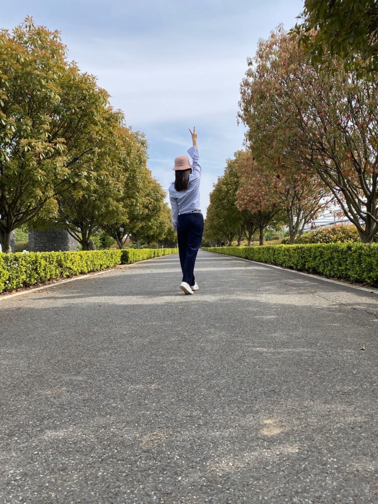 东西湖郁金香主题公园-湖北省·武汉市·东西湖区-郁金香🌷公园👉打卡
美丽的薰衣草🌹绿绿的草坪 ☘️
三月份已经过了看郁金香的季节
只有到处溜达溜达
公园很大 树很多
