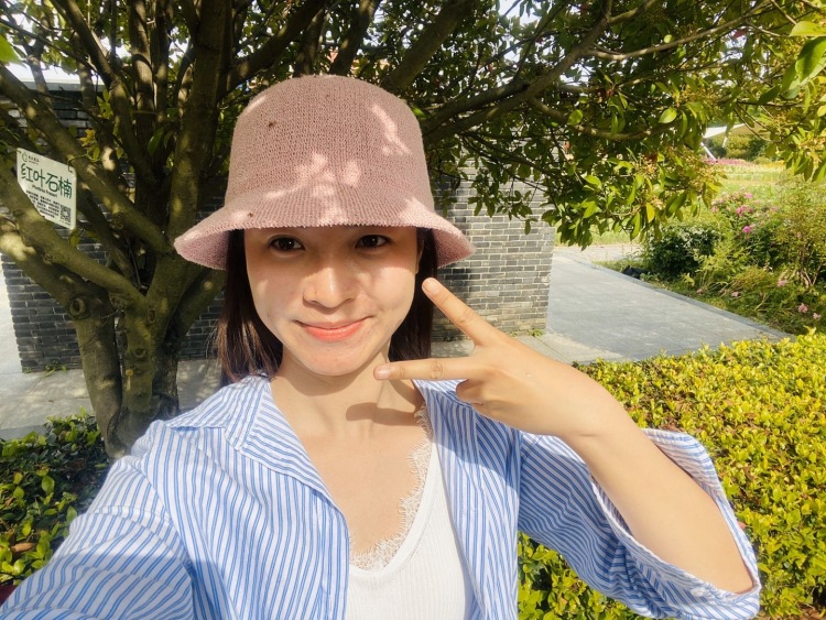 东西湖郁金香主题公园-湖北省·武汉市·东西湖区-郁金香🌷公园👉打卡
美丽的薰衣草🌹绿绿的草坪 ☘️
三月份已经过了看郁金香的季节
只有到处溜达溜达
公园很大 树很多
